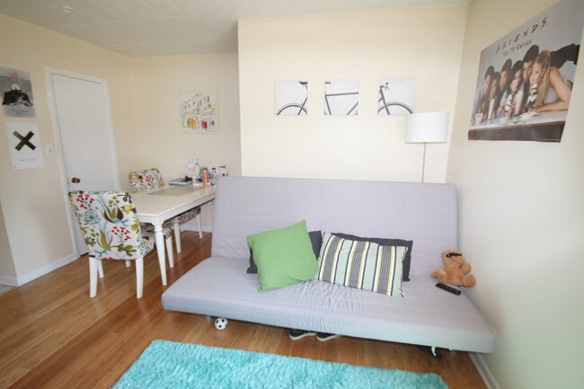 Building Photo - Saxony Apartments