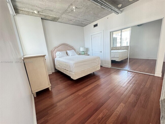 Building Photo - 690 SW 1st Ct