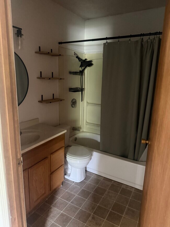 Building Photo - 420 S Stratton St