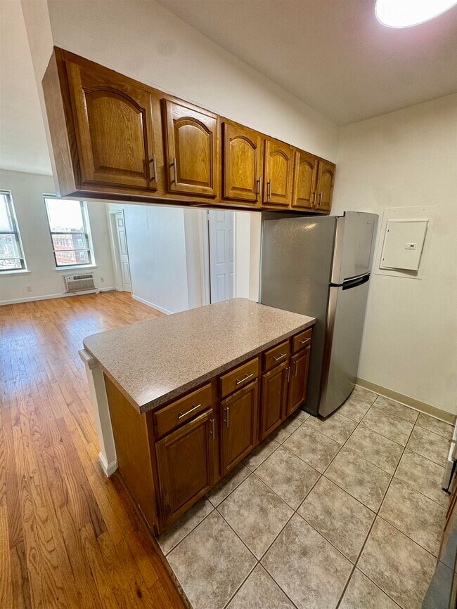 Building Photo - 43 Van Wagenen Ave