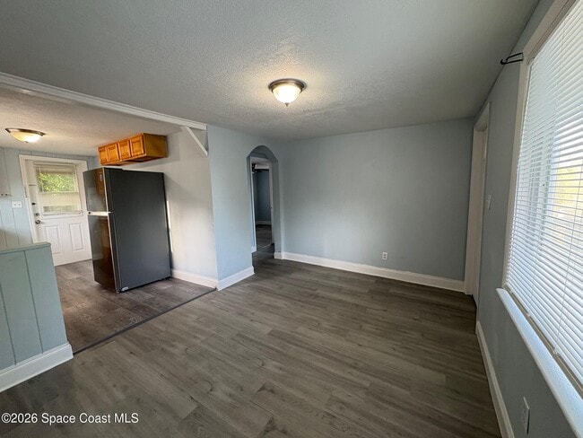 Building Photo - 1423 Licht St