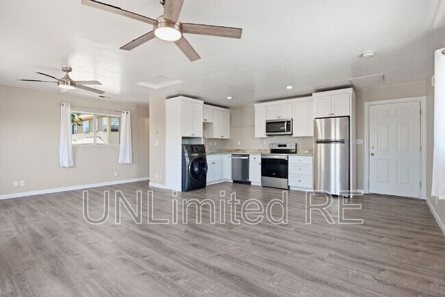 Building Photo - 1456 E Russ Way