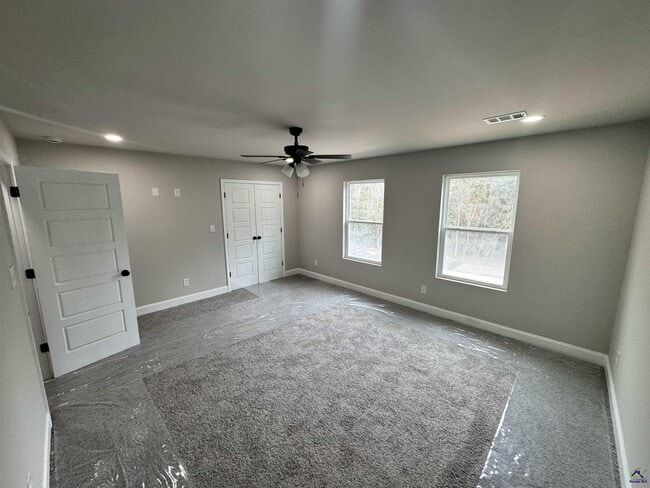 Building Photo - 305 N 4th St