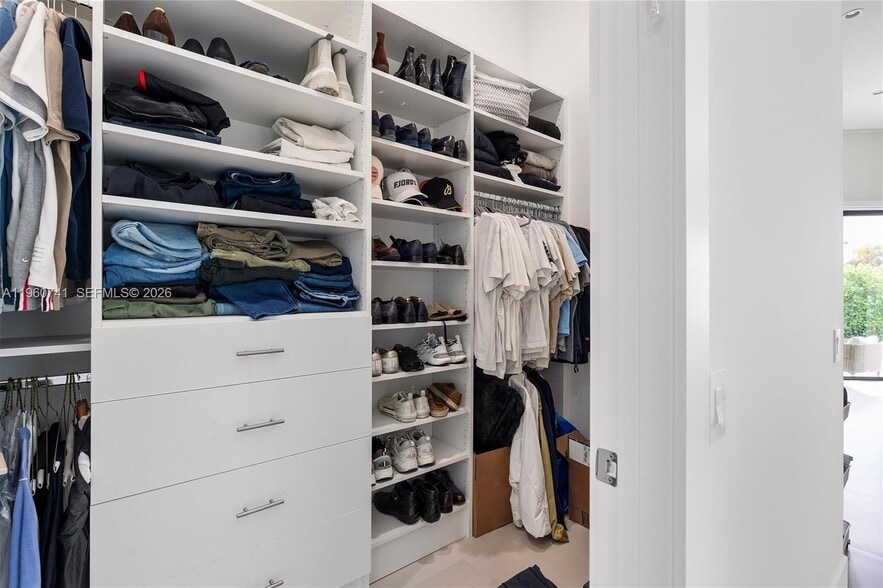 Building Photo - 3502 Ashwood Cir N