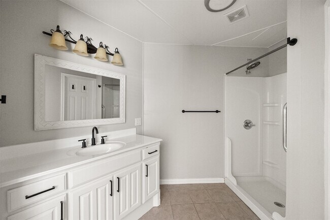 Building Photo - 1501 Greenbrier Dr