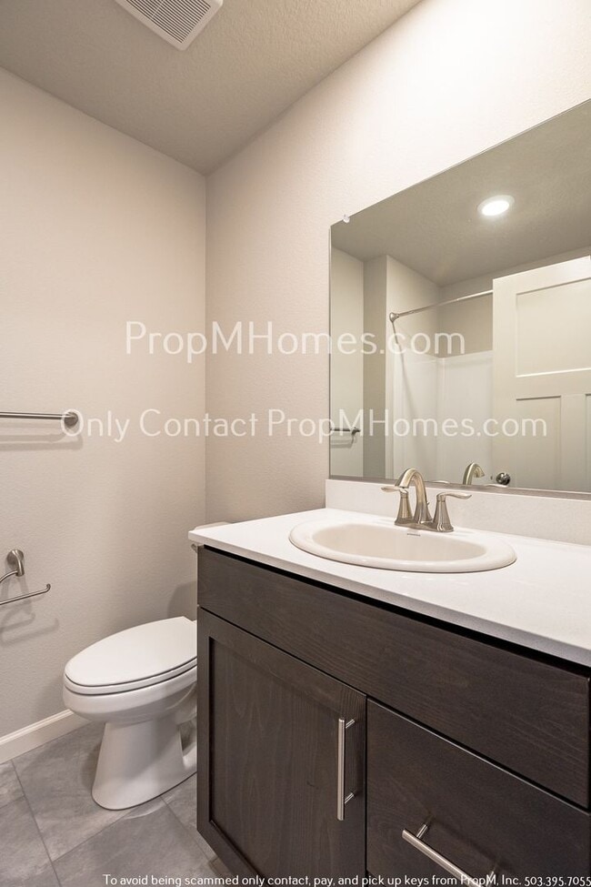 Building Photo - Bright and Relaxing 2-Bedroom in the Heart...