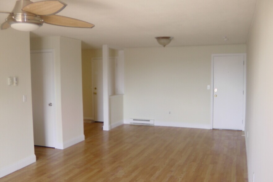 Building Photo - 7 Wildwood St