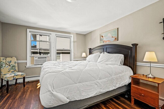 Building Photo - 170 Vassall St