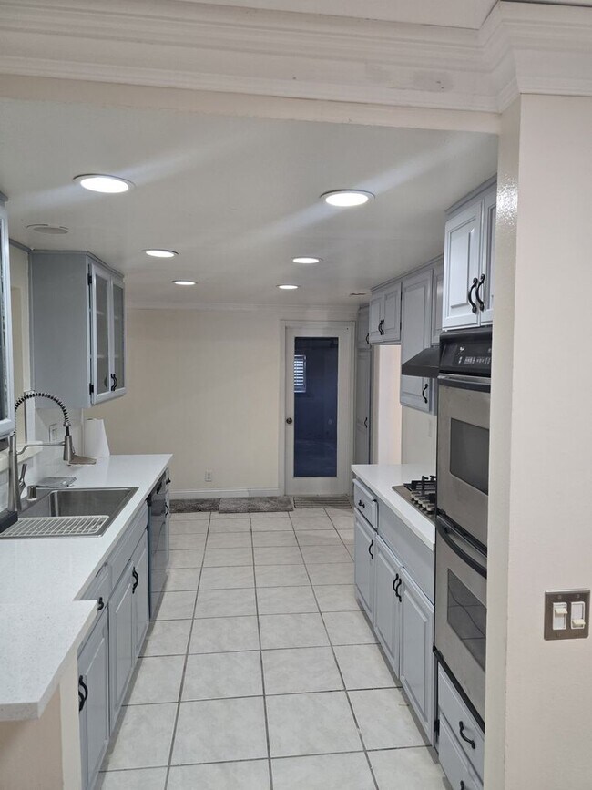 Building Photo - Beautiful Rental in Garden Grove