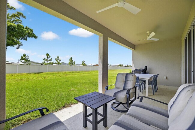 Building Photo - 4 Bedroom / 2 Bath House