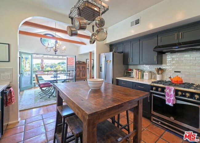 Building Photo - 6855 Los Altos Pl