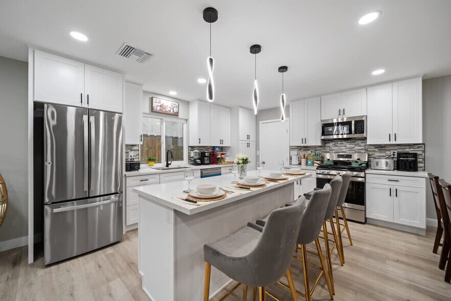 Building Photo - 9827 San Diego St