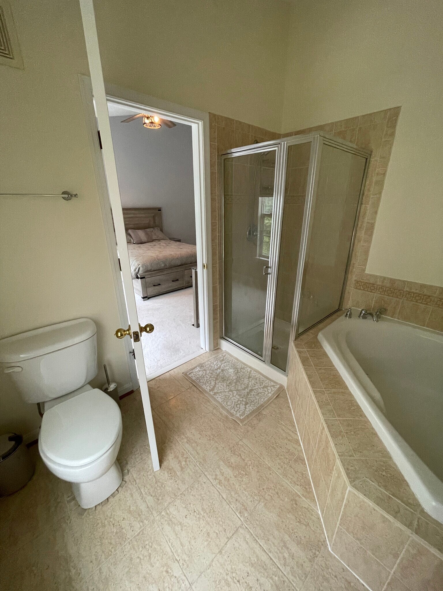 Building Photo - 2147 Hideaway Ct