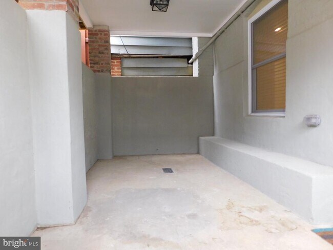 Building Photo - 308 Webster St NW