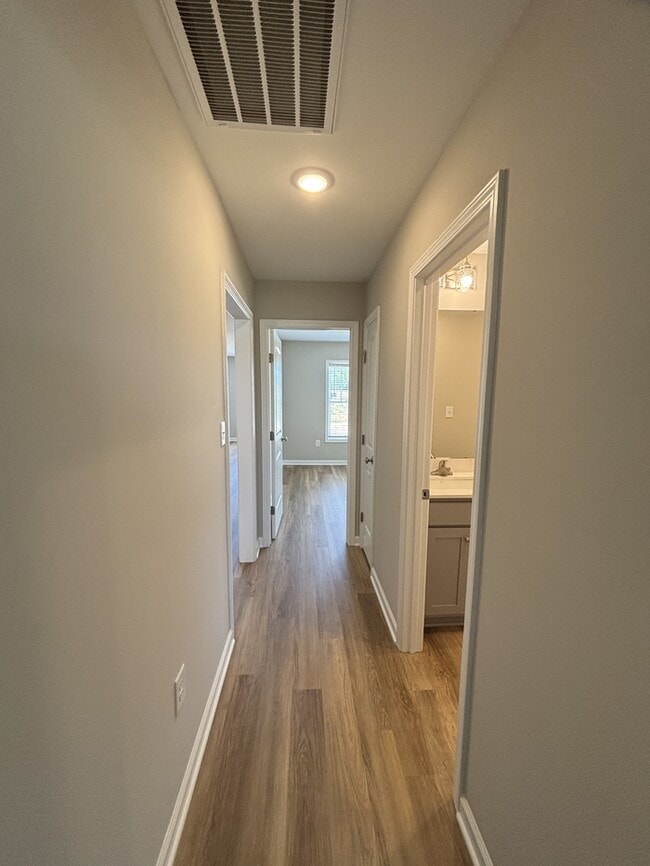 Building Photo - 102 Bradfield Cir