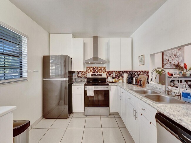 Building Photo - 1123 NE 210th Terrace