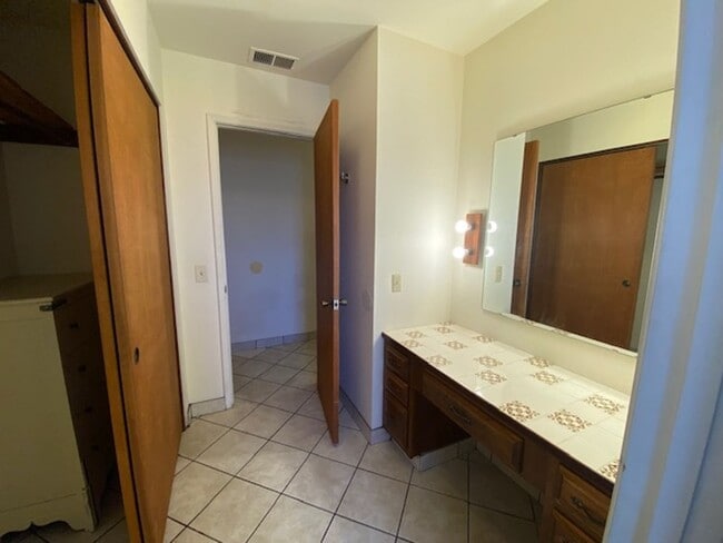Building Photo - 728OCE
