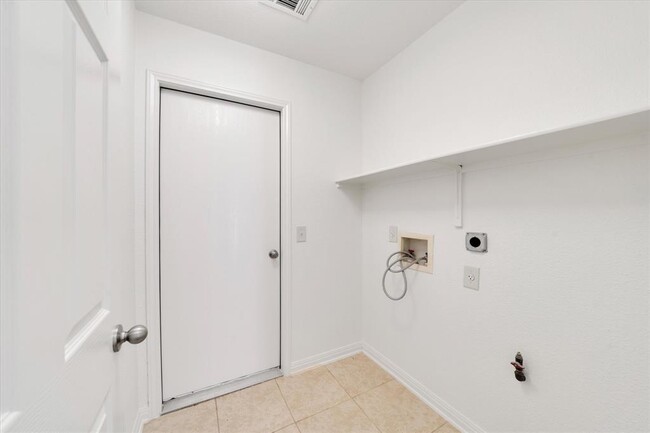 Building Photo - 1707 Primrose Ln
