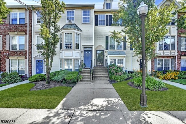 Primary Photo - 94 13th Ave