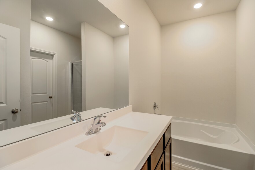 Building Photo - 26836 Steinbeck Dr