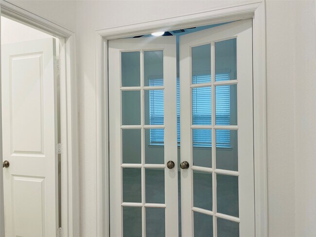 Building Photo - 3708 Rock Ledge Dr