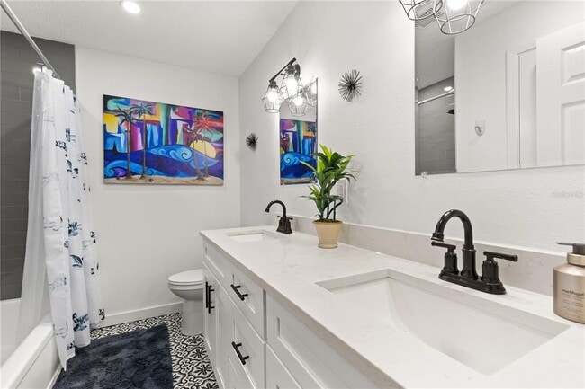 Building Photo - 5611 S Sheridan Rd