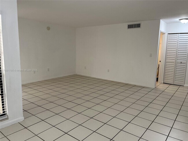 Building Photo - 9030 SW 125th Ave