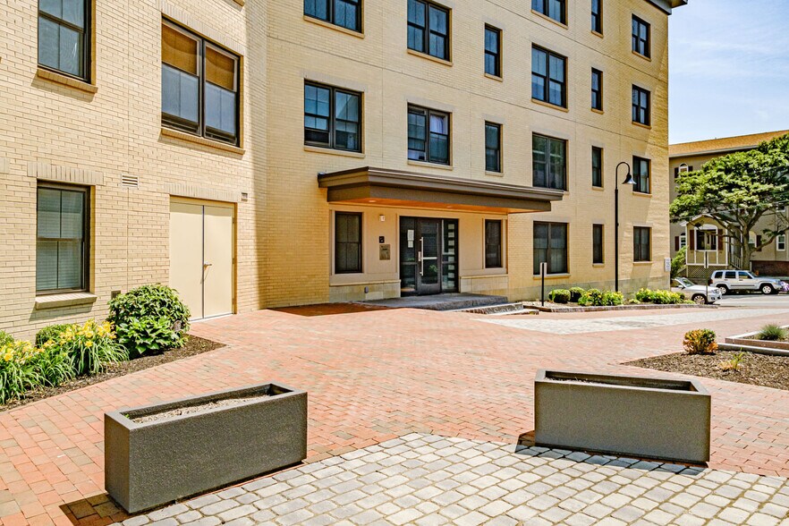 Building Photo - 25 High St