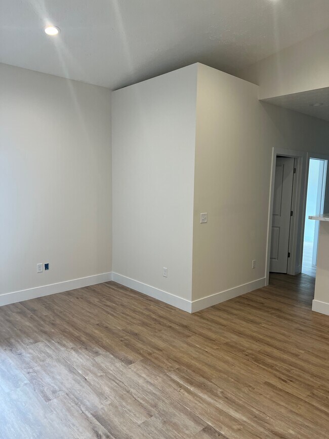 Building Photo - 708 Courtyard Ln