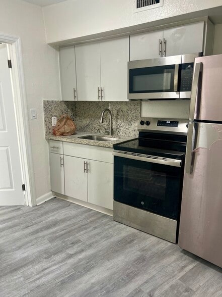 Kitchen - 1630 NW 35th St