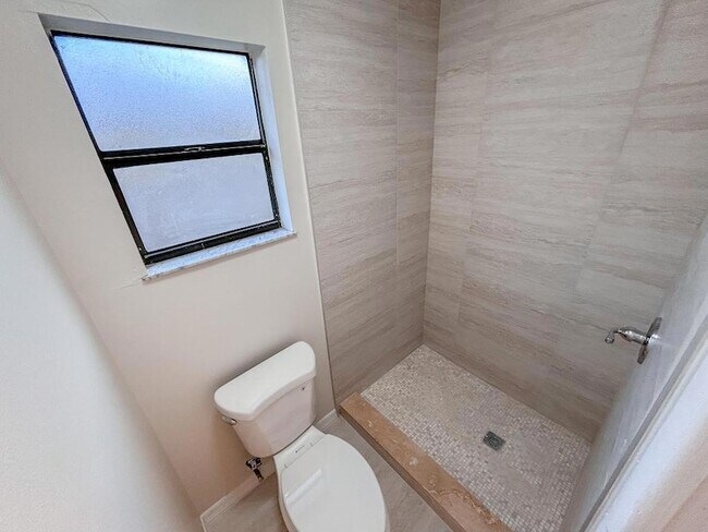 Building Photo - 1901 SW McAllister Ln