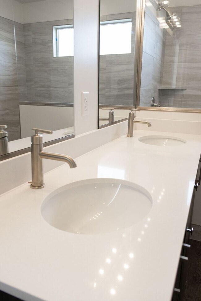 Building Photo - Spacious 4-Bed Home in Sage Canyon