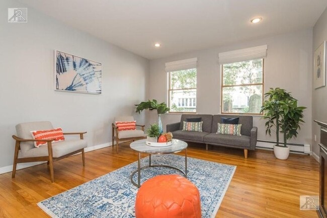 Building Photo - 5 bedroom in Brookline MA 02446