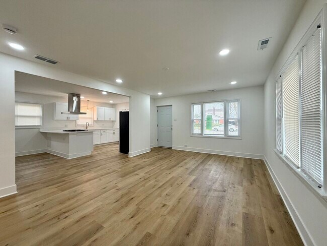 Building Photo - 14916 Langley Ave