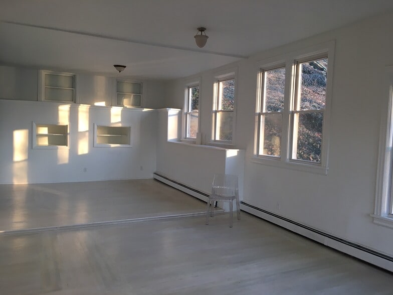 Building Photo - 280 Warburton Ave