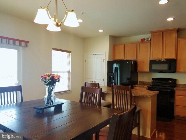 Building Photo - 611 Washington Sq