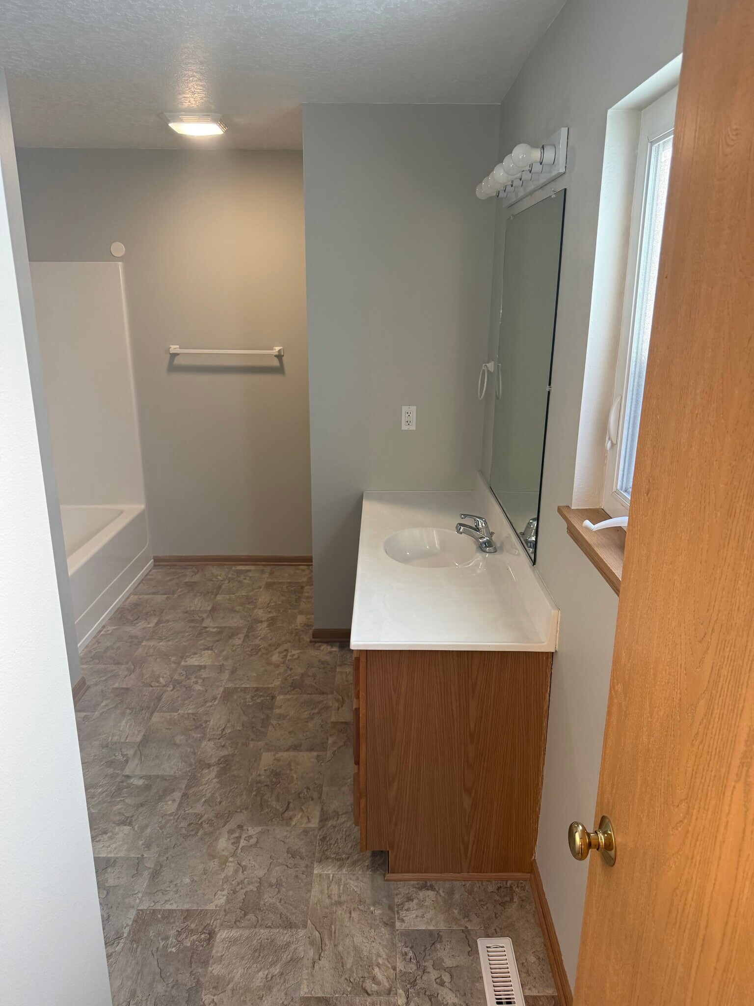 Building Photo - 4637 Twain St