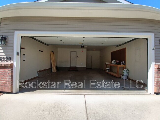 Building Photo - 6720 S Moran View St