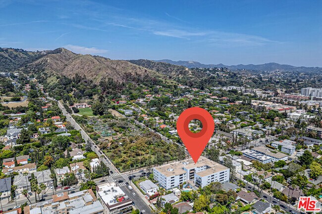 Building Photo - 7560 Hollywood Blvd