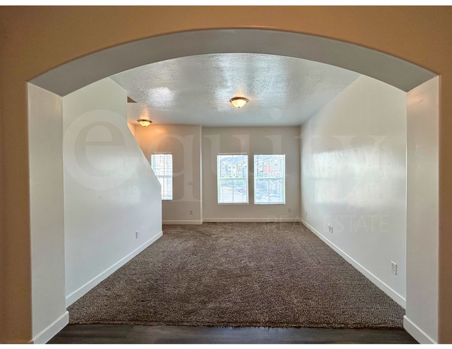 Building Photo - 674 E 380 N