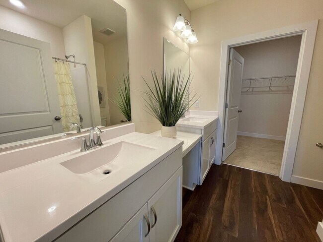 Building Photo - Cardinal | 4 Bed 2.5 Bath | Garage | 1895 sf | $2959-$3255 | 8, 9, 10, 12, 14, and 15 month lease...