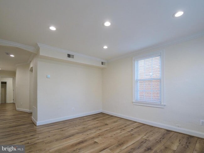 Building Photo - 2828 Buena Vista Terrace SE