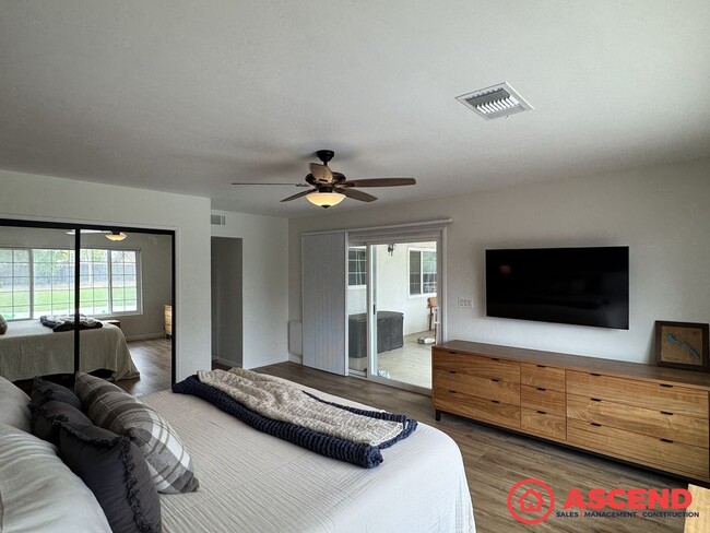 Building Photo - Lovely Home In Olive Dr Area!