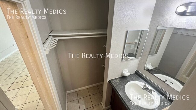 Building Photo - 1010 N Fiske Blvd