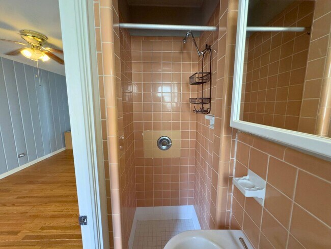 Building Photo - Adorable 3 bed 2 bath home in Brook Village!