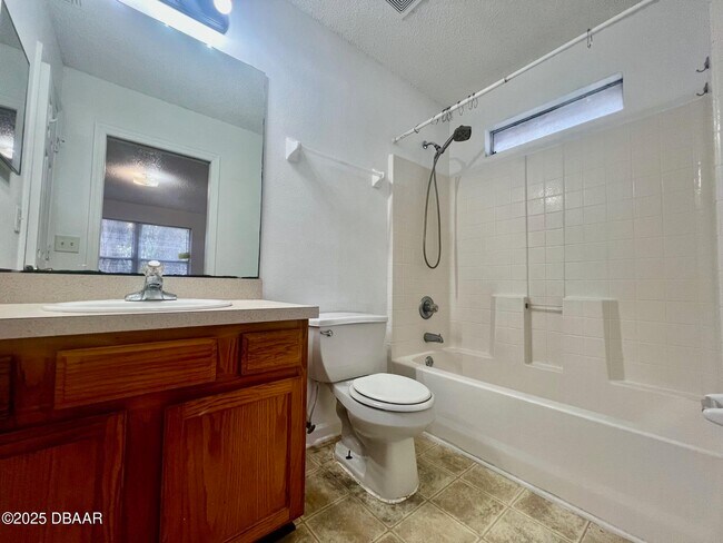 Building Photo - 11 Plainview Dr