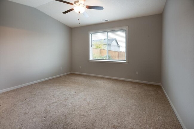 Building Photo - 4016 SE Winslow Ct