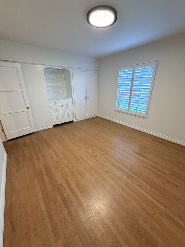 Building Photo - 8046 Dunfield Ave