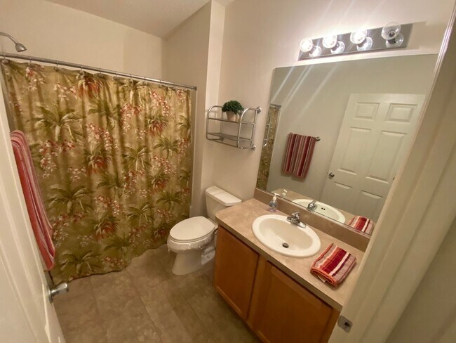 Building Photo - Warm and Inviting ANNUAL or SEASONAL 2 + 2...