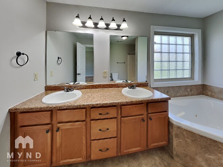 Building Photo - 5697 W Alexa Ln